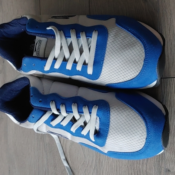 Gym shoes - Picture 2 of 3